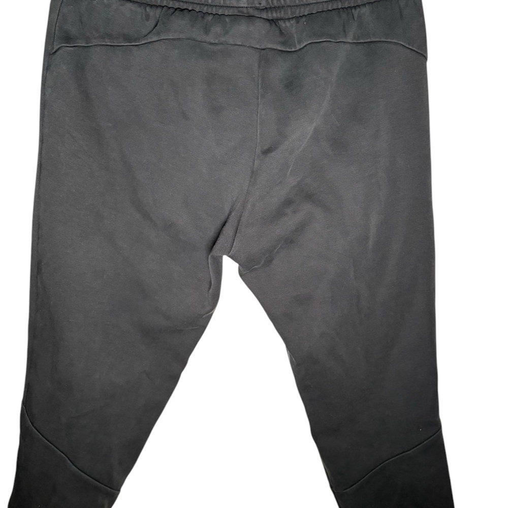 Black puma sweatp